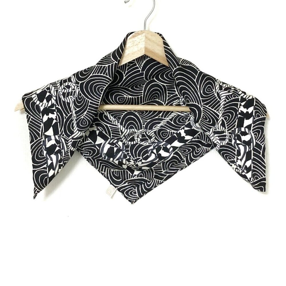 Auth GUCCI - Black Cream Scarf